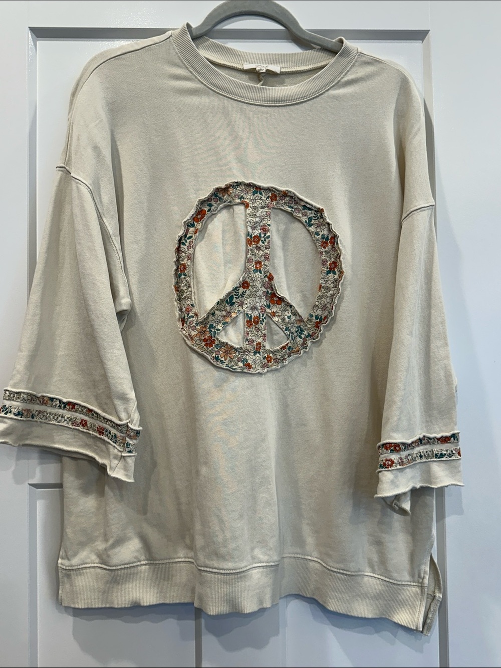 Easel Peace Appliqué Relaxed Fit, Size S